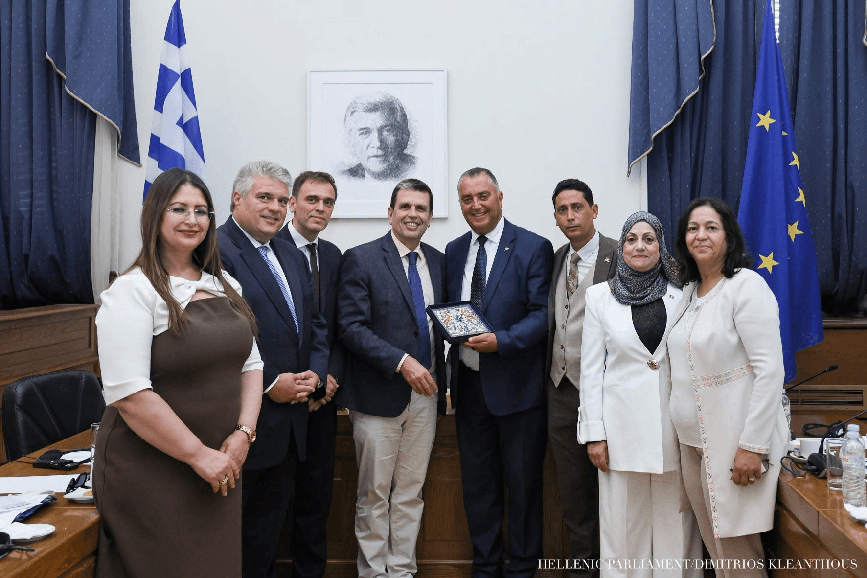 Με τους καλούς συναδέλφους, Μίλτο Χρυσομάλλη και Δημήτρη Μάντζο, υποδεχθήκαμε στη Βουλή τετραμελή αντιπροσωπεία της Κοινοβουλευτικής Ομάδας Φιλίας Τυνησίας–Ελλάδας. Κατά την παρέμβασή μου τόνισα ότι ο κοινός μας τόπος, η Μεσόγειος, πρέπει να αποτελεί χώρο ειρήνης, σταθερότητας και συνεργασίας. Ενόψει δε και της ανάληψης της Προεδρίας του Συμβουλίου της Ευρωπαϊκής Ένωσης από την Ελλάδα, κατά το πρώτο εξάμηνο του 2027, επεσήμανα πως οι διμερείς σχέσεις Ελλάδας-Τυνησίας, καθώς και ΕΕ-Τυνησίας, μπορούν να αναπτυχθούν έτι περαιτέρω, ειδικά στους τομείς εμπορίου, επενδύσεων, τουρισμού και οικονομικών σχέσεων.